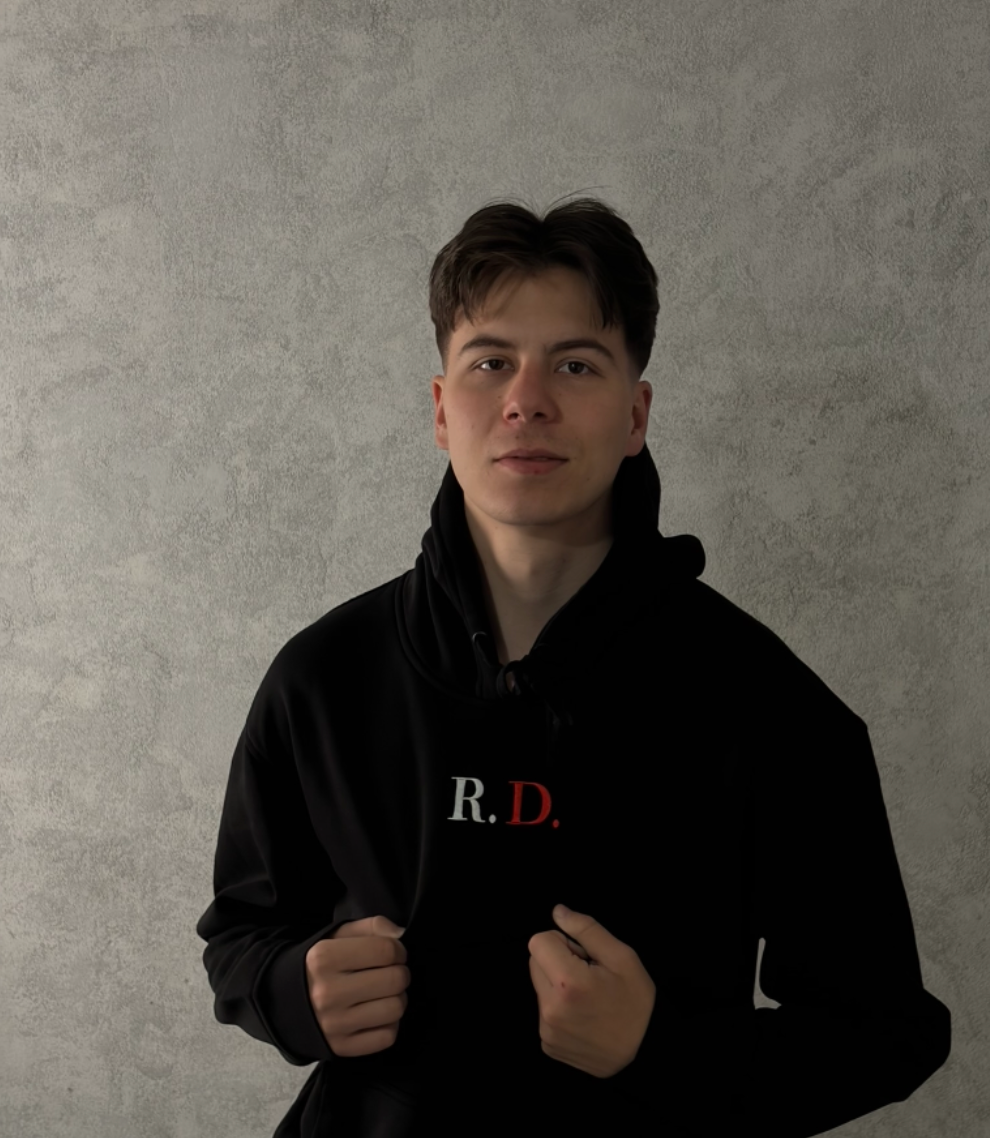 Bluza z kapturem - Roman Dmowski